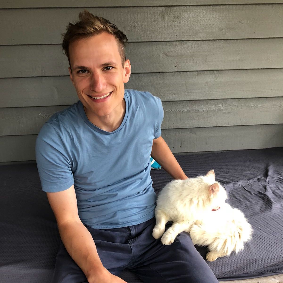 Picture of Daniel Petró with a cat